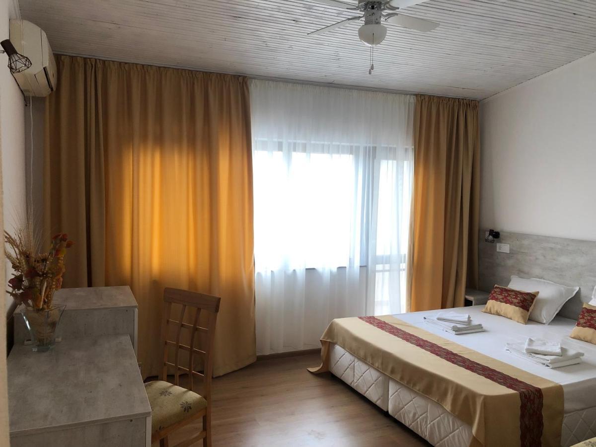 Guest Rooms Southern Nights Varvara  Eksteriør billede